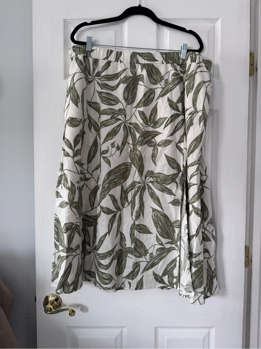 Reitmans Olive Leaf-Print Midi Skirt on Cream